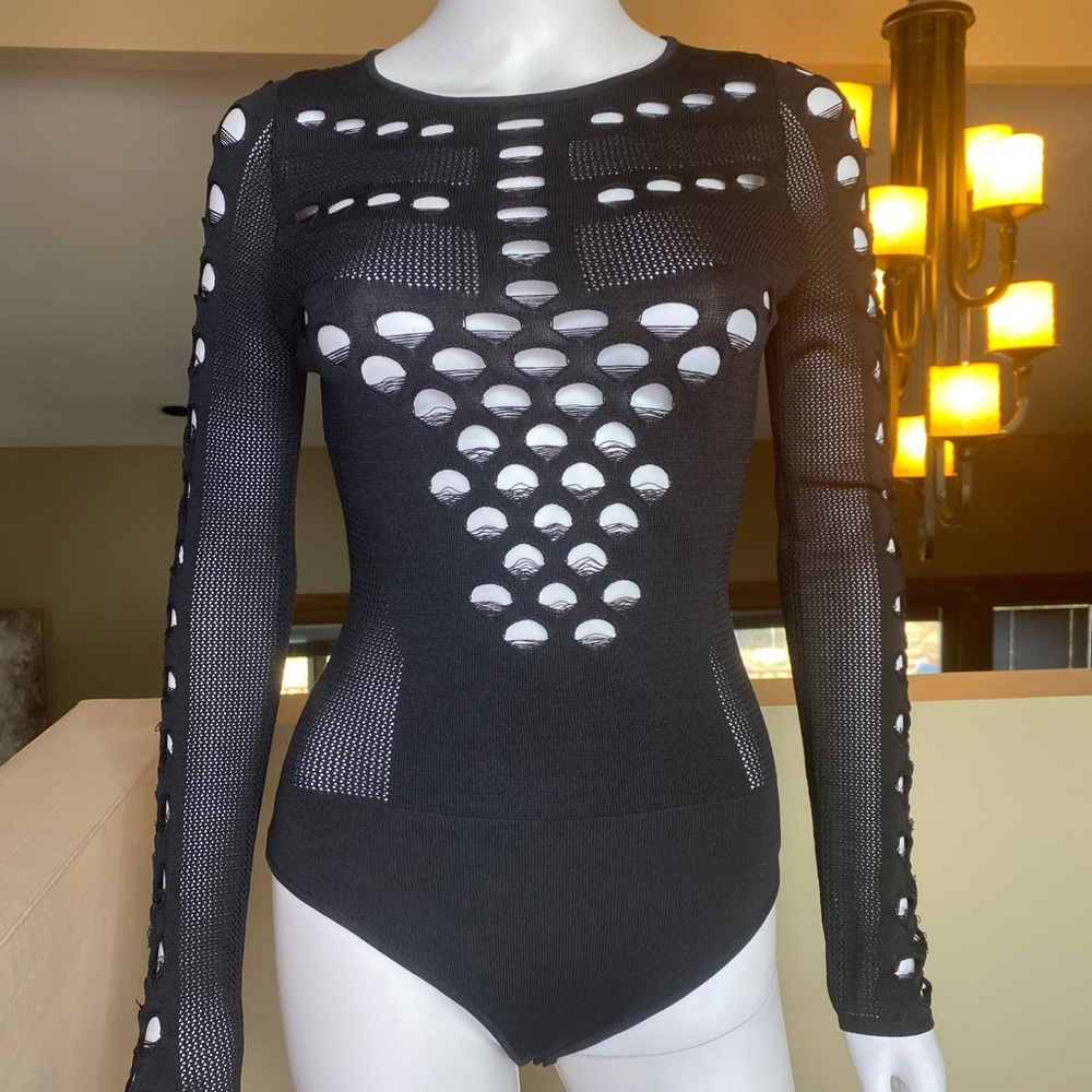 HERA COLLECTION BLACK CUTOUT BODYSUIT - Picture 5 of 11